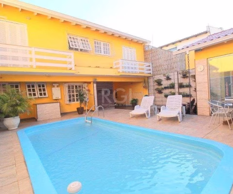 Casa para Locação/Aluguel - 254m², 4 dormitórios, sendo 3 suites, 5 vagas - Espirito Santo