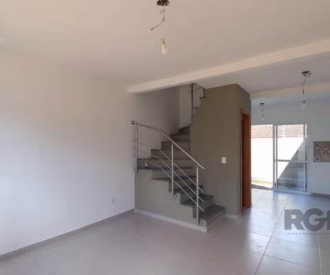 CASA ESTILO SOBRADO COM 2 QUARTOS E PÁTIO, À VENDA NO BAIRRO VILA NOVA, EM PORTO ALEGRE/RS