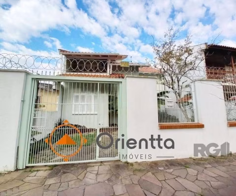 Imobiliária Orientta ALUGA Casa para alugar no bairro Jardim Itu. Ótima casa com três dormitórios, sendo duas suíte no andar superior. no térreo fica o estar, o jantar, a cozinha e o lavabo, na casa d