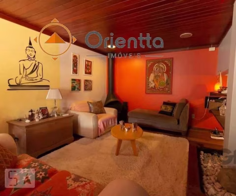 Imobiliária ORIENTTA ALUGA maravilhosa Casa com 4 dormitórios, sendo 1 suíte, 350m² e 3 vagas de garagem, no Bairro Jardim Itu Sabará em Porto Alegre.&lt;BR&gt;&lt;BR&gt;Imóvel com 350m² de área priva