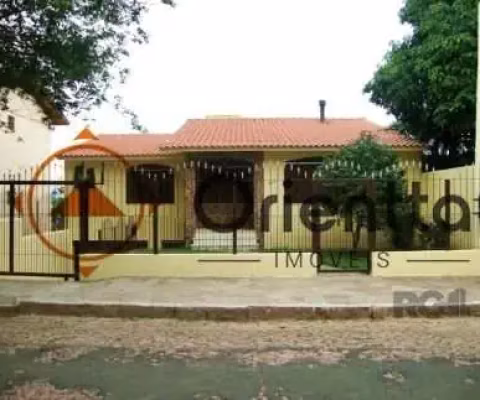 Imobiliária Orientta ALUGA!&lt;BR&gt;&lt;BR&gt;EXCELENTE CASA COM 375 m² ? 7 VAGAS DE ESTACIONAMENTO - PÁTIO PRIVADO E CHURRASQUEIRA&lt;BR&gt;&lt;BR&gt;Esta ampla residência, com aproximadamente 375 m