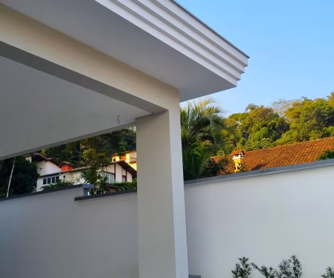 Excelente Sobrado na lateral da Rua Otto Boehm, com 4 quartos, nova e pronta para morar.