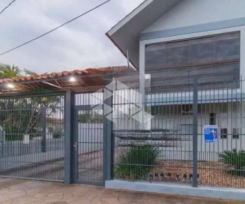 Casa em condomínio com 3 dormitórios e 2 vagas no bairro Vila Nova.