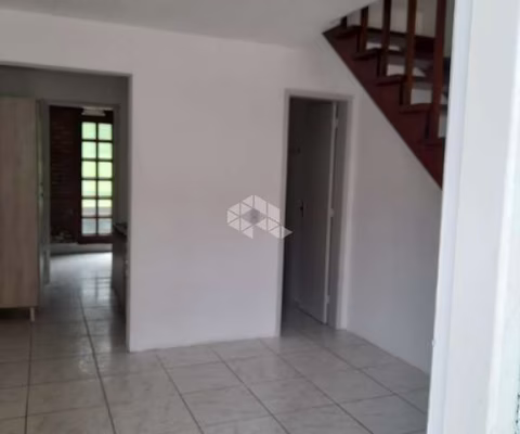 Casa tipo sobrado, com 2 dormitórios - 1 vaga de garagem na frente da casa - Vila Nova