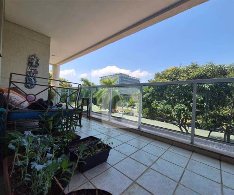 Apartamento 3 quartos com dependência completa  na Barra da Tijuca