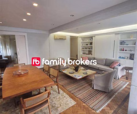 OPORTUNIDADE EM COPACABANA: APARTAMENTO DE 3 QUARTOS | 240M² | QUADRA DA PRAIA