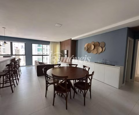 Apartamento para locação anual, mobiliado, decorado e equipado, com 4 quartos (sendo quatro suítes), 2 vagas de garagem, Edifício Royal Tower, no bairro Centro, Balneário Camboriú-SC