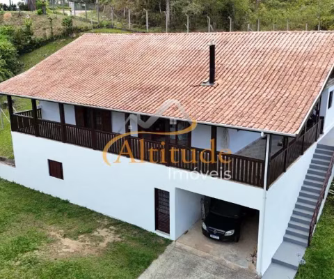 Casa de Campo com terreno amplo na região da Água Santa