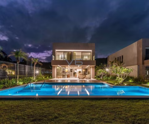 Casa alto padrão com 458m² privativos, 4 suítes, 4 vagas de garagem, na Praia do Estaleiro, Balneário Camboriú - SC.