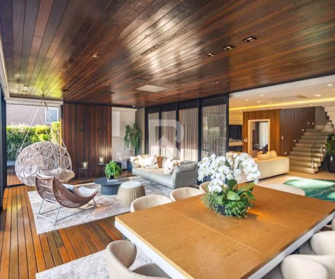 Casa de Luxo Mobiliada em Condomínio, 4 suítes, Piscina, Jardim, 587m2 - p/ alugar no Campo Comprido