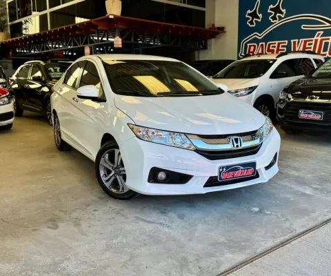 Honda City EX 1.5 câmbio CVT com bancos em couro e paddle shift