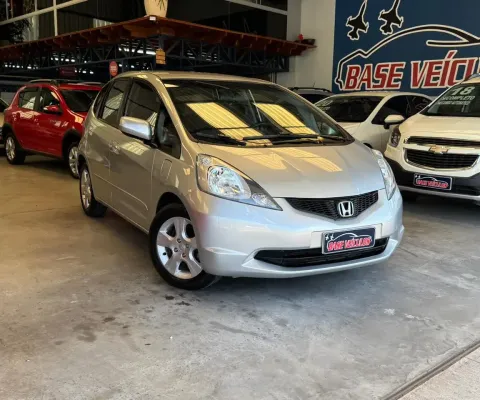 Honda Fit com baixa km original e preventivas em dia, pronto para rodar!