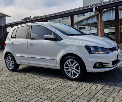 Volkswagen Fox Highline I MOTION 1.6 Flex 16V 5p  - Branca - 2015/2015