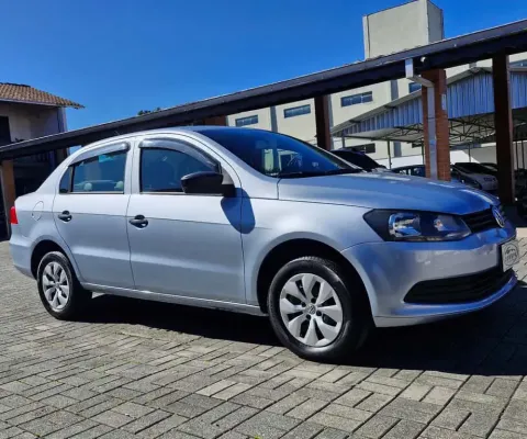 Volkswagen Voyage 1.6 City  Mi Total Flex 8V 4p  - Prata - 2014/2015
