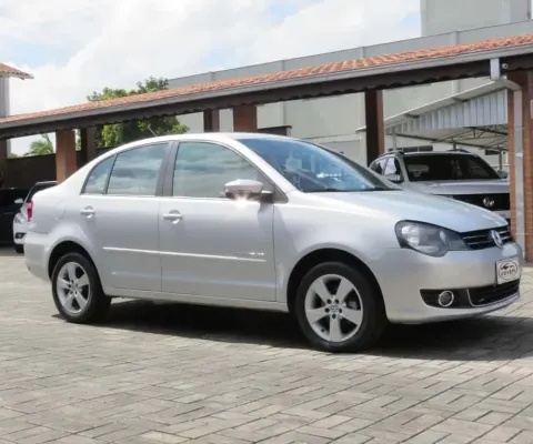 Volkswagen Polo Sedan COMFORT. I MOTION 1.6 T.Flex 4p - Prata - 2013/2014