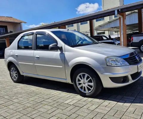 Renault Logan Expression Flex 1.0 16V 4p  - Prata - 2011/2012