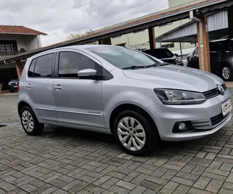 Volkswagen Fox Comfortline 1.0 Flex 8V 5p  - Prata - 2014/2015