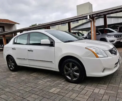 Nissan Sentra S 2.0/ 2.0 Flex Fuel 16V Mec.  - Branca - 2011/2012