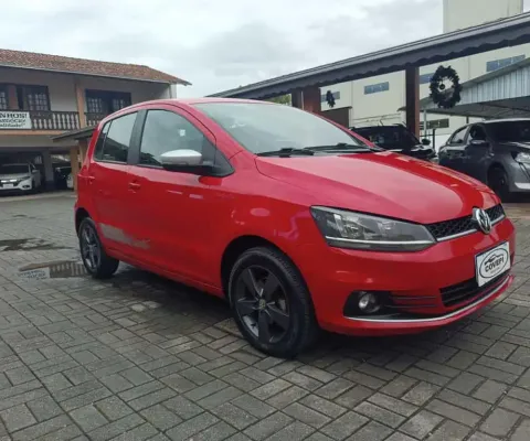 Volkswagen Fox Rock in Rio 1.6 MI 8v 5p - Vermelha - 2015/2016