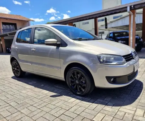 Volkswagen Fox Prime 1.6 mec. - Prata - 2011/2012