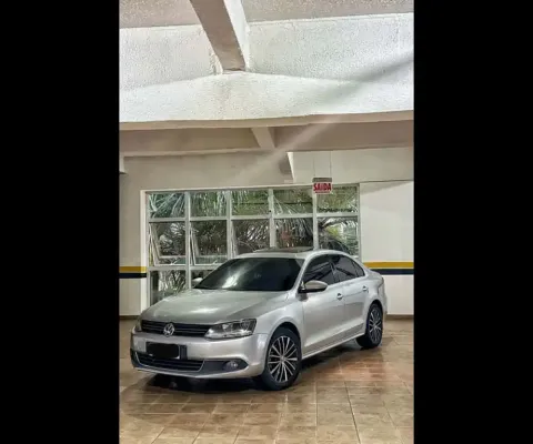VW - VolksWagen JETTA Highline 2.0 TSI 16V 4p Tiptronic 2013 Gasolina