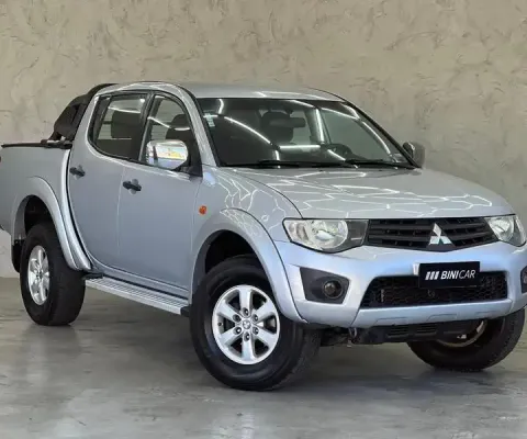 MITSUBISHI L200 TRITON 2.4 HLS 2013 - Câmbio manual de 5 velocidades .