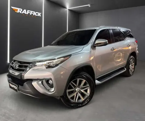 Toyota Hilux SW4 SRX 4x4 2.8 TDI 16V Dies. Aut.  - Prata - 2019/2020