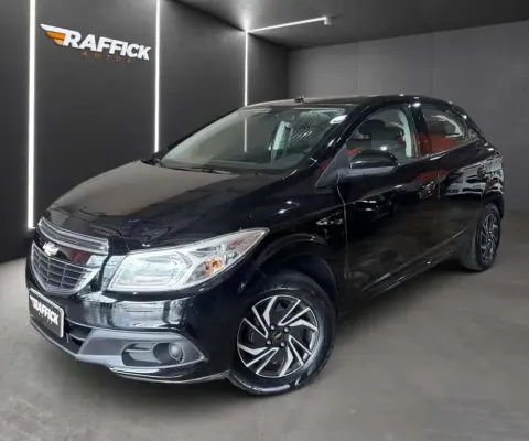 Chevrolet Onix HATCH LT 1.0 8V FlexPower 5p Mec.  - Preta - 2013/2013