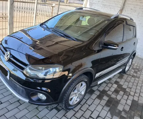 Fox 1.6 rodas de liga leve, pneus bons, pintura boa interna!