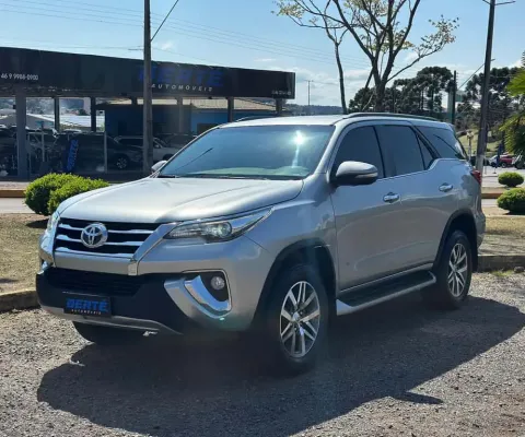 Toyota Hilux SW4 SRX 4x4 2.8 TDI Dies. Aut. - Prata - 2016/2017