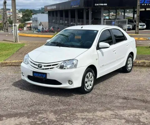 Toyota Etios X Sedan 1.5 Flex Mec. - Branca - 2014/2014
