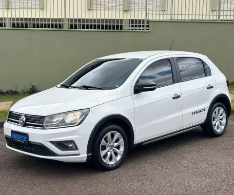 Volkswagen Gol Track 1.0 Total Flex  - Branca - 2017/2018