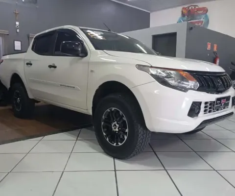 Mitsubishi L200 triton 2022 2.4 16v turbo diesel outdoor glx cd 4x4 manual