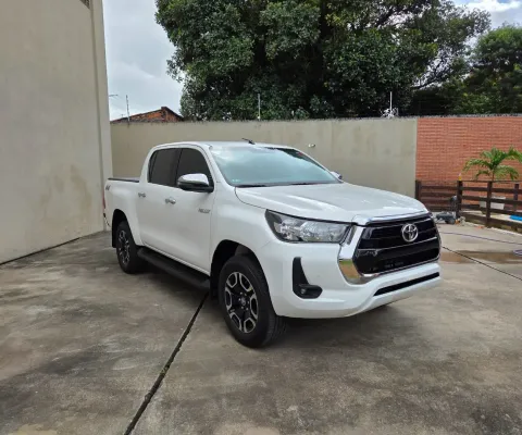 Hilux 2.8 SRV 4X4 ano 21/21 revisões na concessionária, único dono.