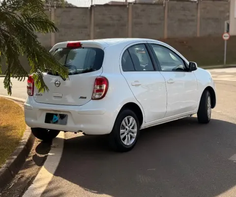 Nissan march S 2014 carro impecável revisão feita conta com chave reserva 