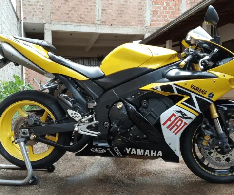 YAMAHA YZF à venda.