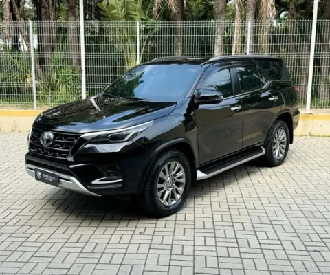 Toyota Hilux sw4 2022 2.8 d-4d turbo diesel srx 7l 4x4 automático