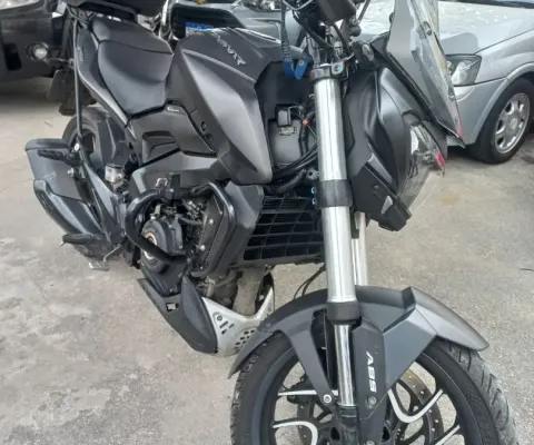 Bajaj Dominar D400 ano 2023 com apenas 21.600 KM