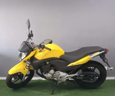 Honda - Cb 300R - Ano 2010.