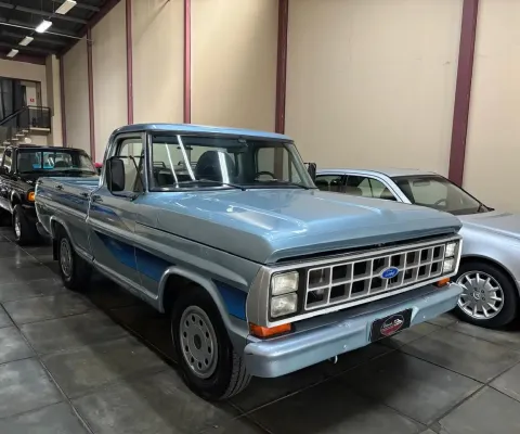 Ford F1000 1986 3.6, 6 cilindros, a álcool,  direção  hidráulica,  