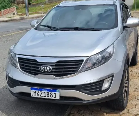 Carro impecável, revisado, lataria sem nenhum detalhe.