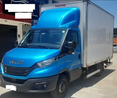 Iveco Daily 35cs com Baú 