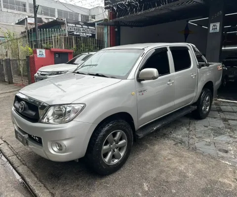 Hilux CD 2.5 4x4 Diesel Mec – ideal pra quem busca força, resistência e desempenho em qualquer terre