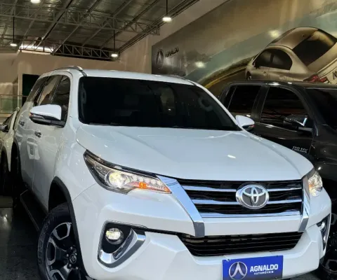 Toyota Hilux SW4 SRX 7L 2020 