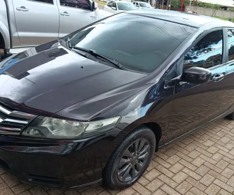 Esse carro esta bem conservado muito confortavel o carro certo pra vc 