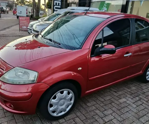 Esse carro esta bem conservado muito economico e bem confortavel