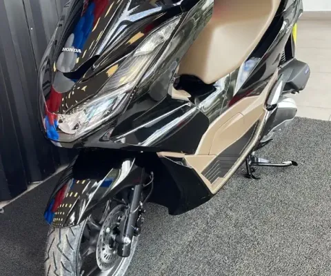 PCX DLX ABS         Moto automática , com baú porta objetos, alerta e etc…