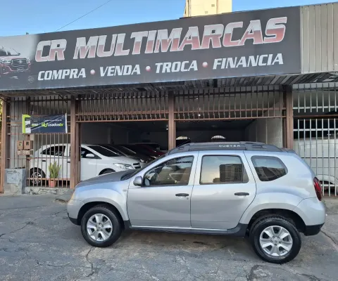 Vende se uma Renault Duster 1.6 Flex