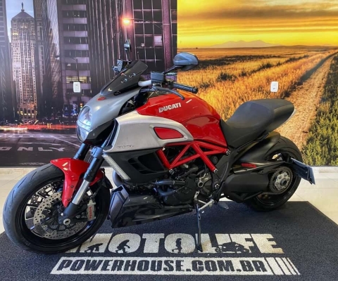 DUCATI DIAVEL 2011