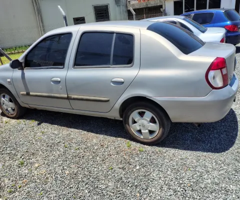 Clio 1.0 sedan completo ar gelando repasse 